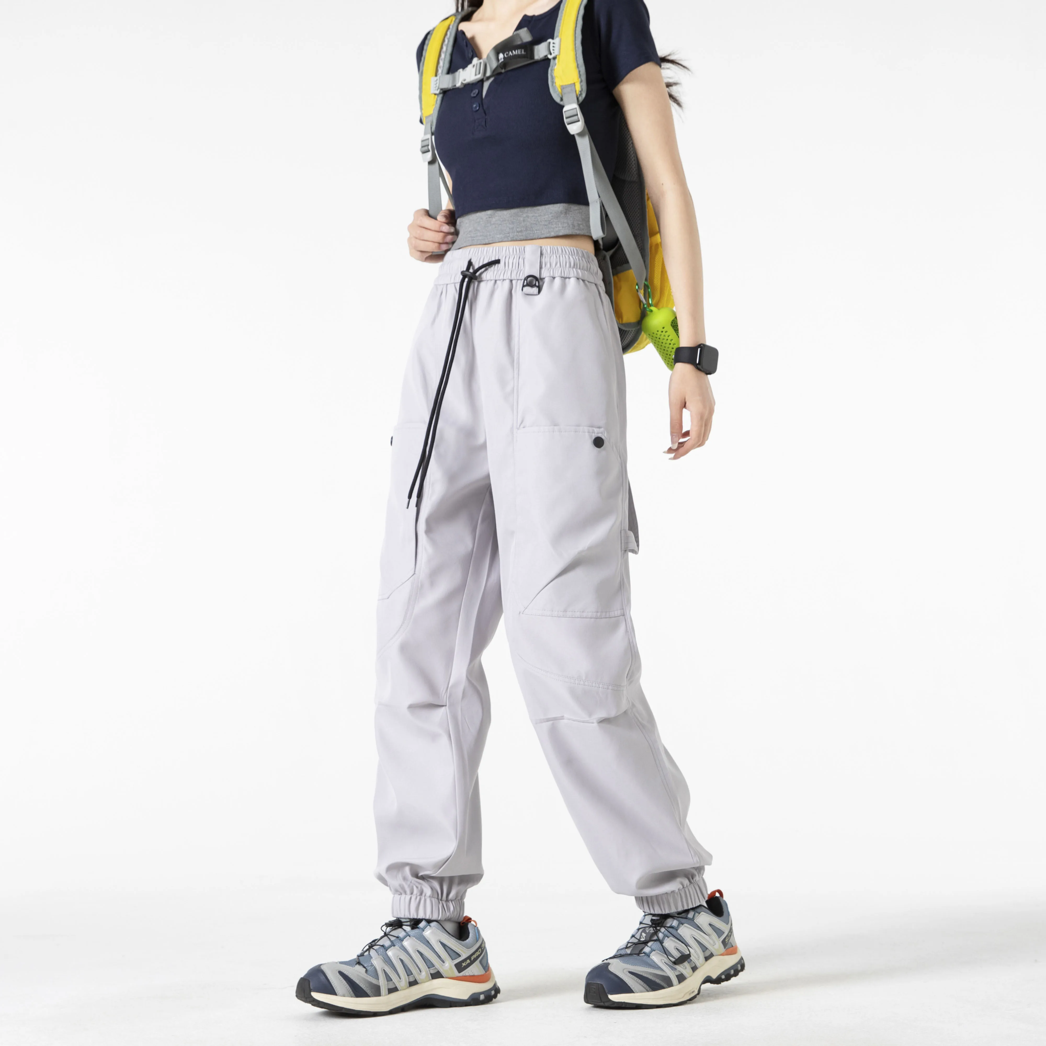 El nuevo estilo de otoño de pantalones cargo americanos es dulces y frescos, sueltos y adelgazantes, pantalones de pierna ancha informales y deportivos.