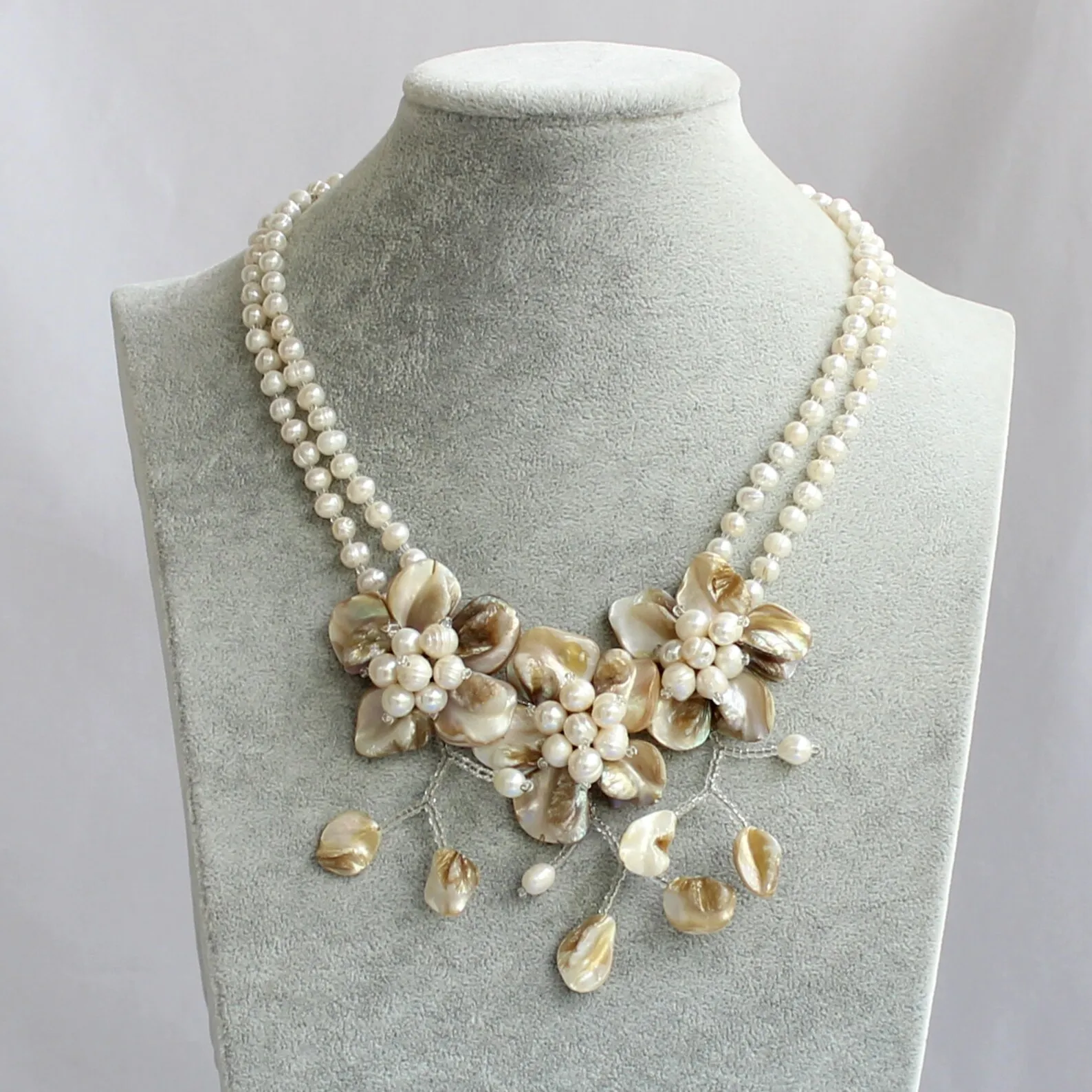 Women's Three Flower  Baroque Shell Necklace