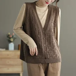 V-neck Yellow Knit Tops for Woman Winter Button Women's Sweater Vest Brown Korean Fashion Cold Trend 2024 Y2k Vintage Jumper 90s