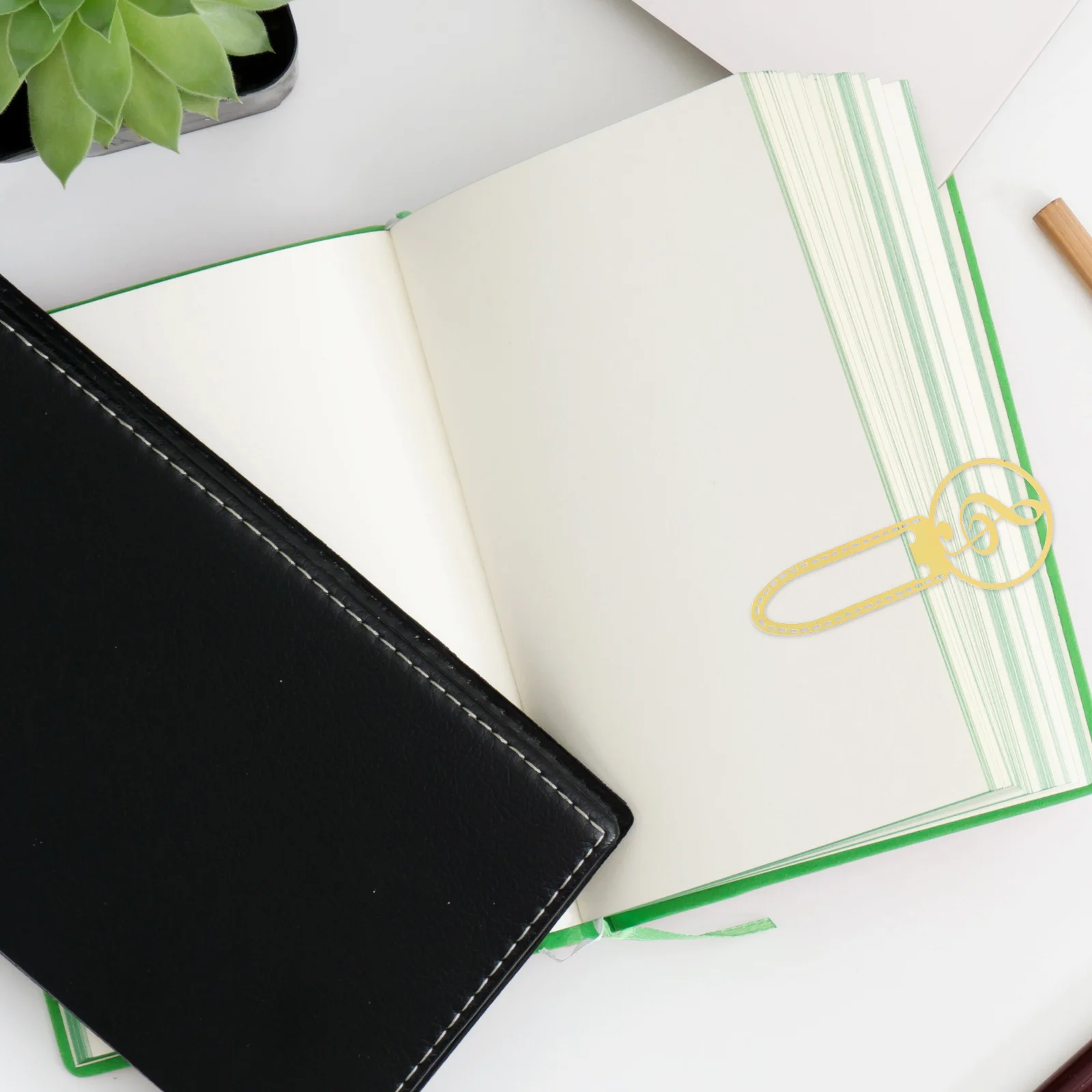 

Music Note Metal Bookmark Hollow Design Musical Notes Pattern Elegant Page Holder for Book Lovers Students Teachers Vintage