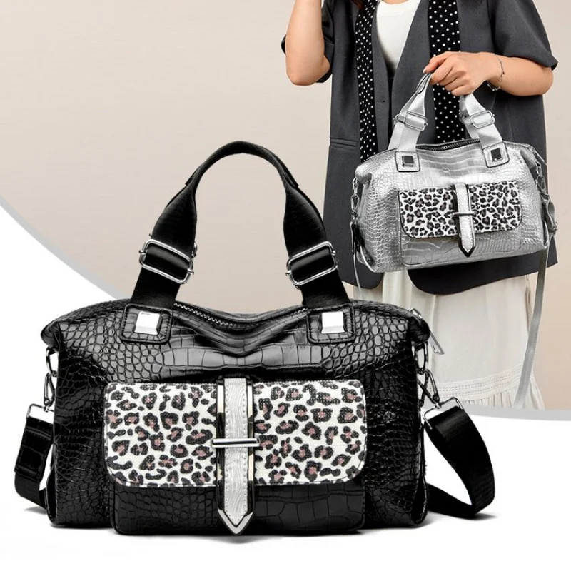 

Luxury Simple Crossbody Handbag For Leisure Women With Vintage Design Solid Color High-end Minimalist Logo