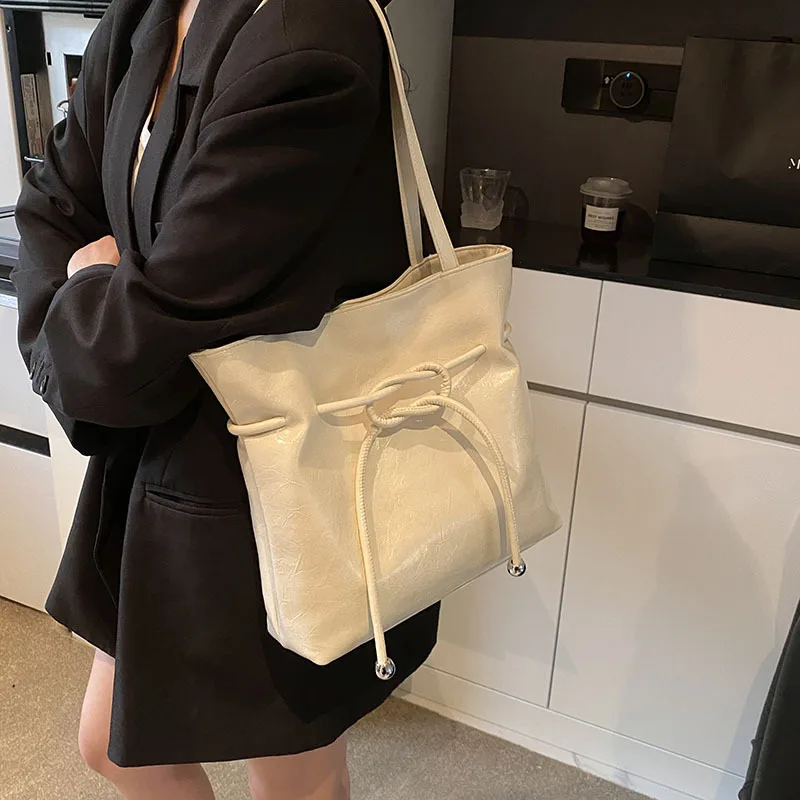 

Large Capacity Simple Underarm Bag for Women 2025 Spring New All-in-one Bow Casual Commuter Shoulder Bag