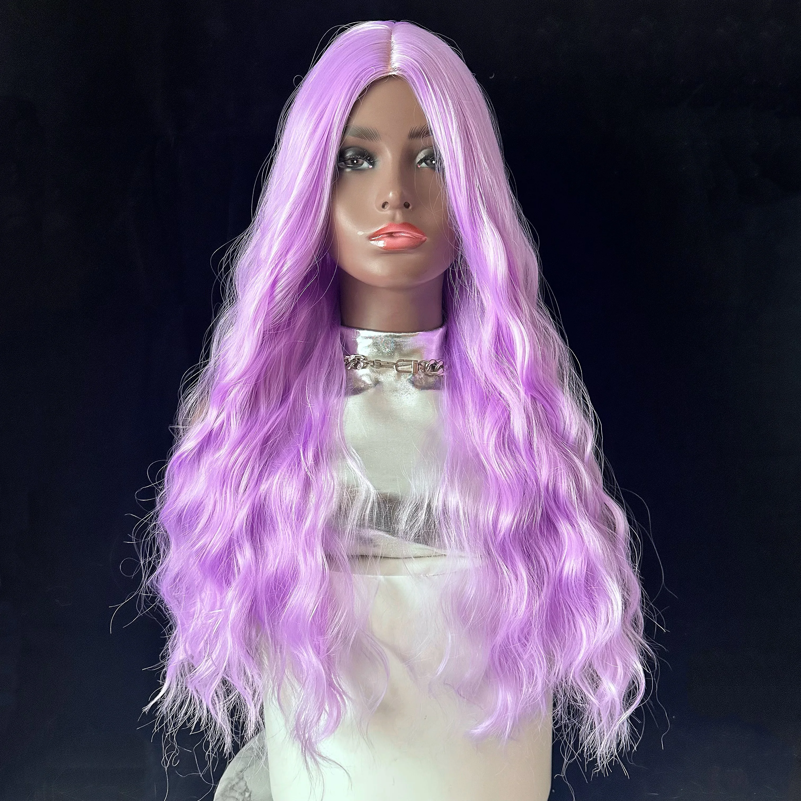 Wig sintetis bergelombang coklat emas panjang warna ungu dengan poni untuk Wig rambut Cosplay harian wanita gunakan Wig rambut tahan panas alami