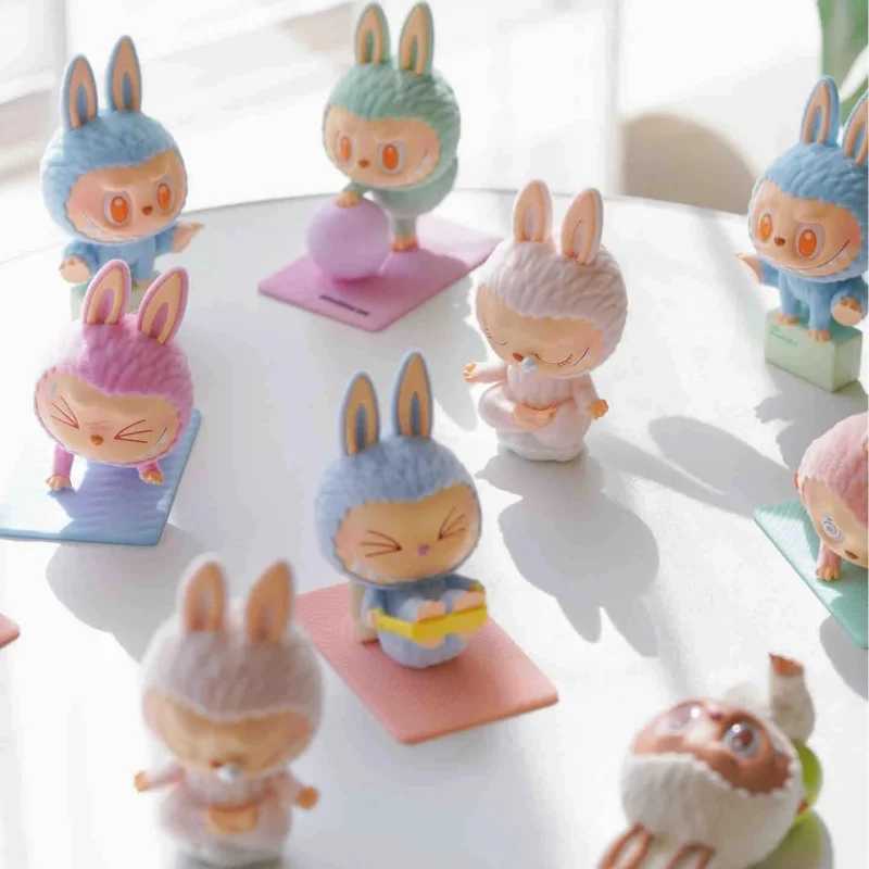 Figuras bonitas de Popmart Labubu Lazy Yoga, caja ciega, decoraciones, muñecas, juguetes de moda, adornos, caja misteriosa, pegamento