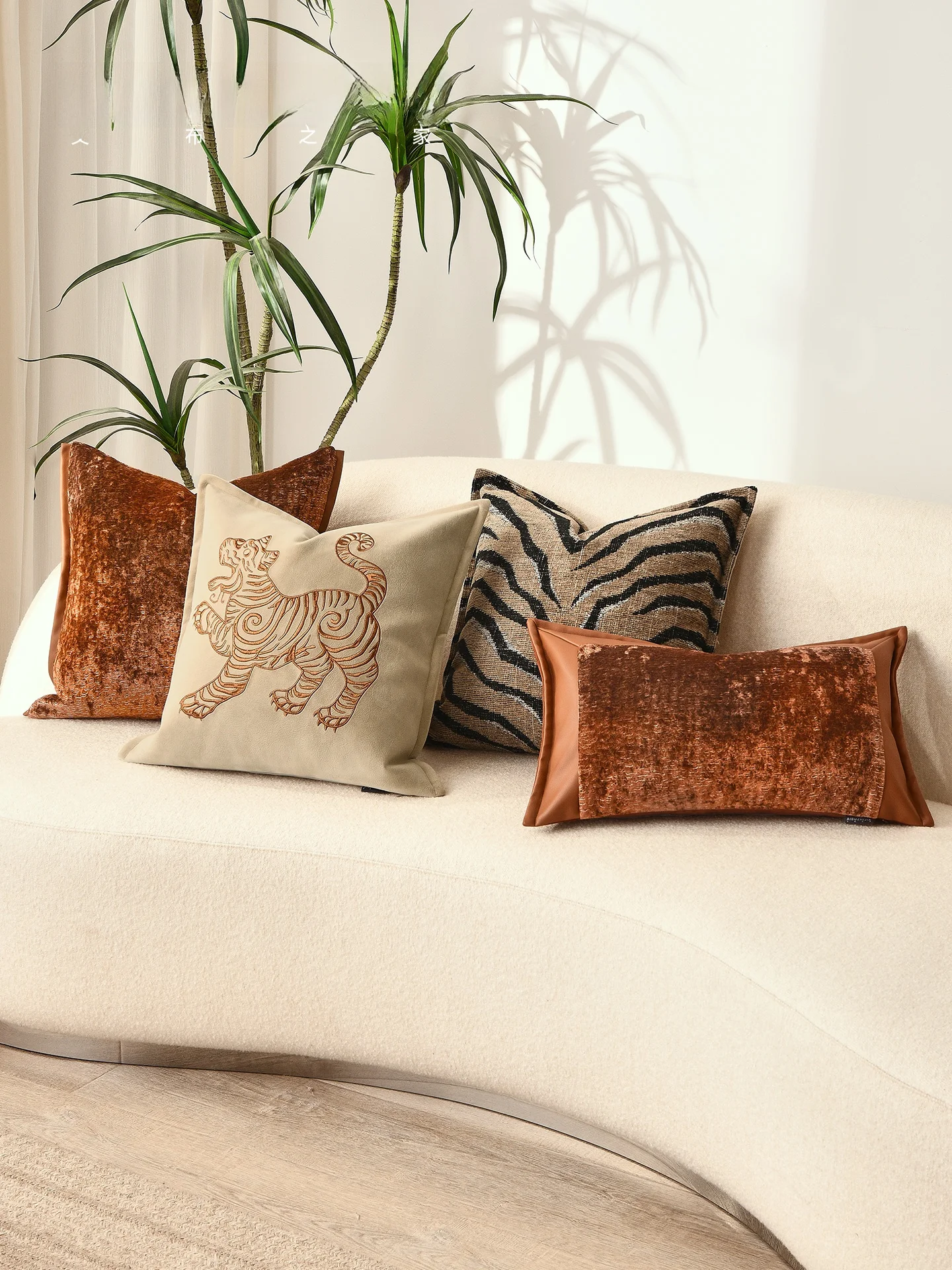 

Подушка с вышивкой тигра, замшевая, для гостиной, дивана, отеля, квадратная, с полиэстеровым чехлом, съемная, моющаяся