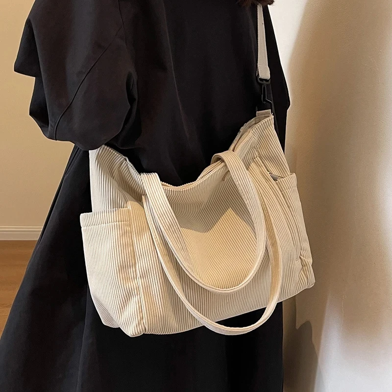 Modische gestreifte Samthandtasche, einfacher Stil, Cord-Umhängetasche, einfarbig, große Kapazität, Pendler-Damen-Einkaufstasche – Detail 5