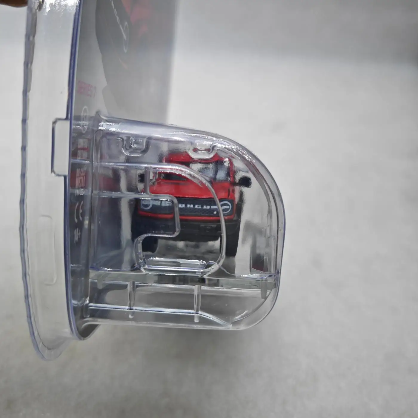 Greenlight 1:64 Showroom Floor Série 7 - 2024 Ford Mar 4 portas Wasteland - Chili Red