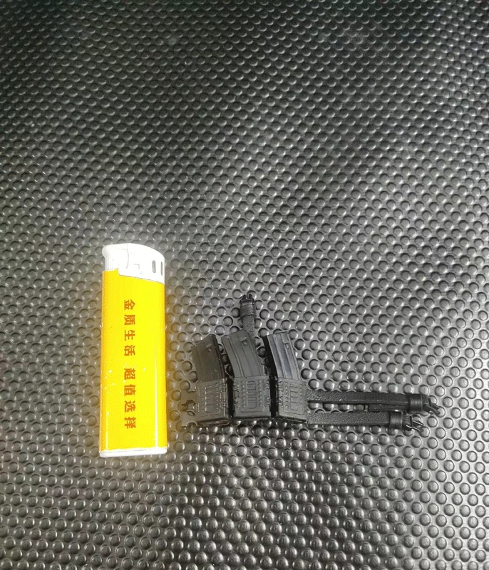 

1/6 Male/Female Soldier Leg Hanging+M16 Magazines Model for 12''