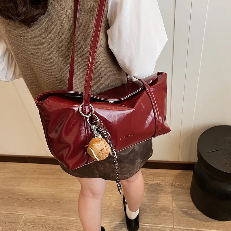 

Новинка 2024 года, женская сумка с клапаном под мышками, винтажная сумка через плечо большой вместимости, шикарный ручной кошелек в стиле ретро, просторный и стильный