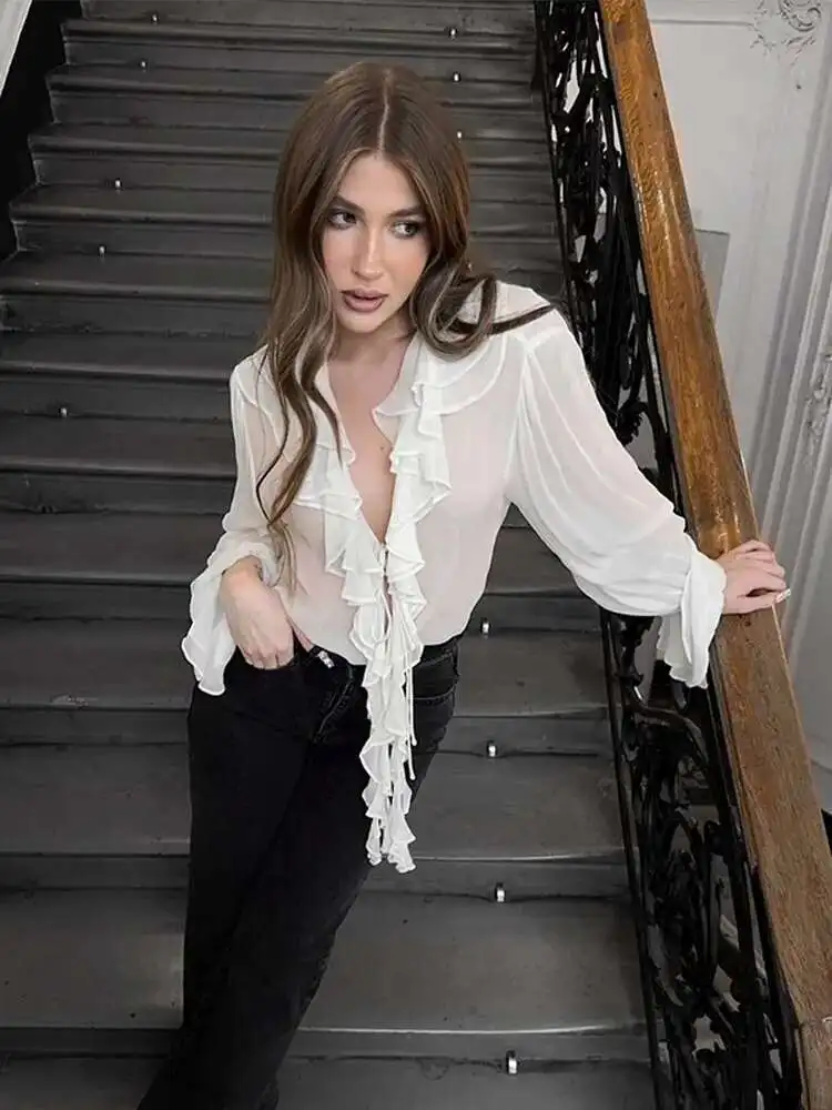 Sexy Witte Flare Mouw See Through Shirt Mode V-hals Unces Lace Up Tops Nieuwe Vrouwelijke Lente Party High Street Blouse 2025