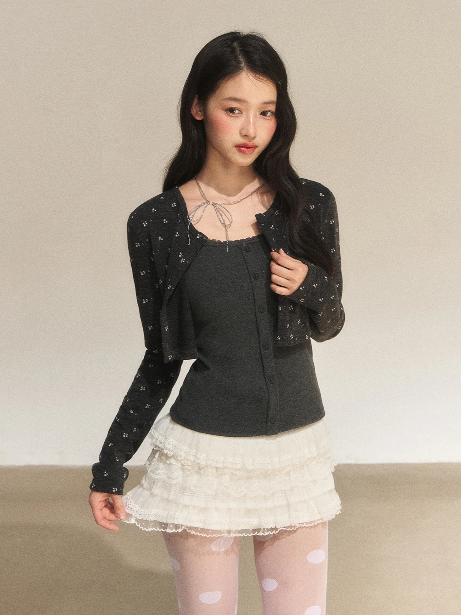 

Комплект из двух предметов Wedhub: корейский кардиган с цветочным принтом, приталенный, и винтажный топ с длинными рукавами из полиэстера для женщин