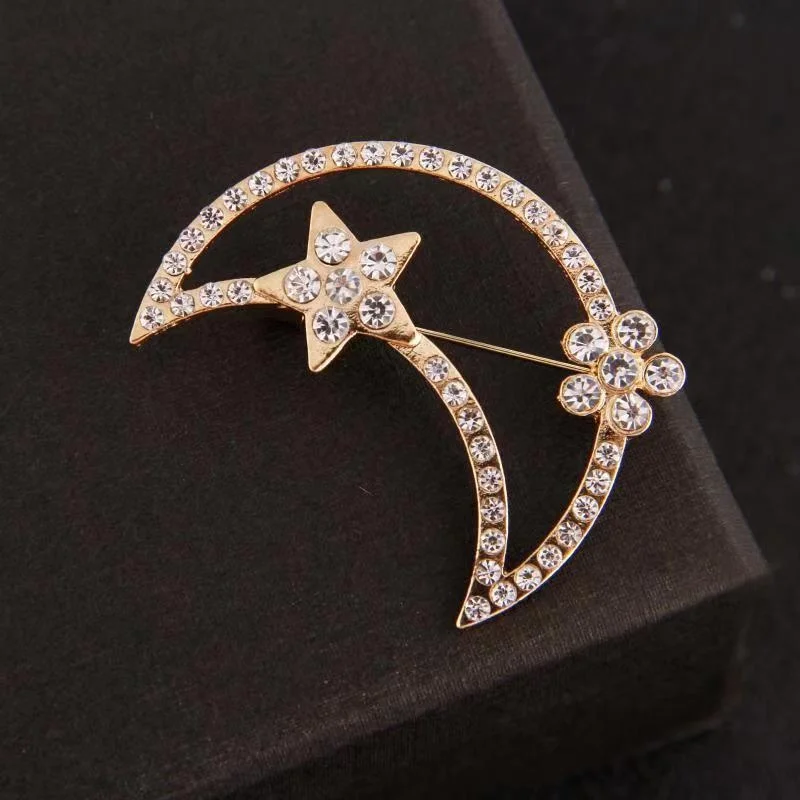 2023 New Fashion Alloy Brooch With Pearl Inlaid Diamond Pin For Women Special Counter Recommend