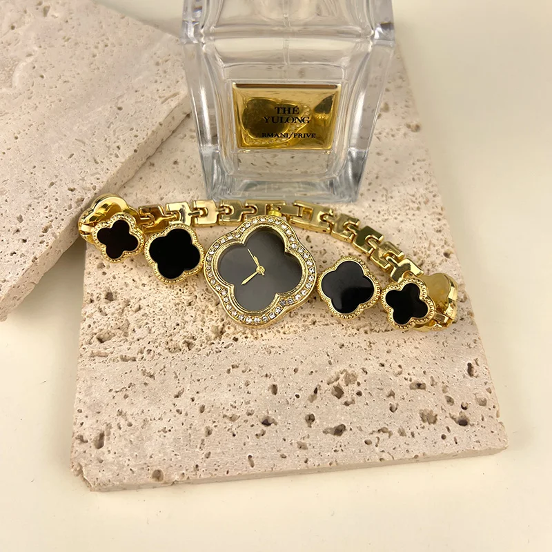 Fashion four-leaf grass cross-border live explosion petal bracelet watch new diamond decorated quartz watch