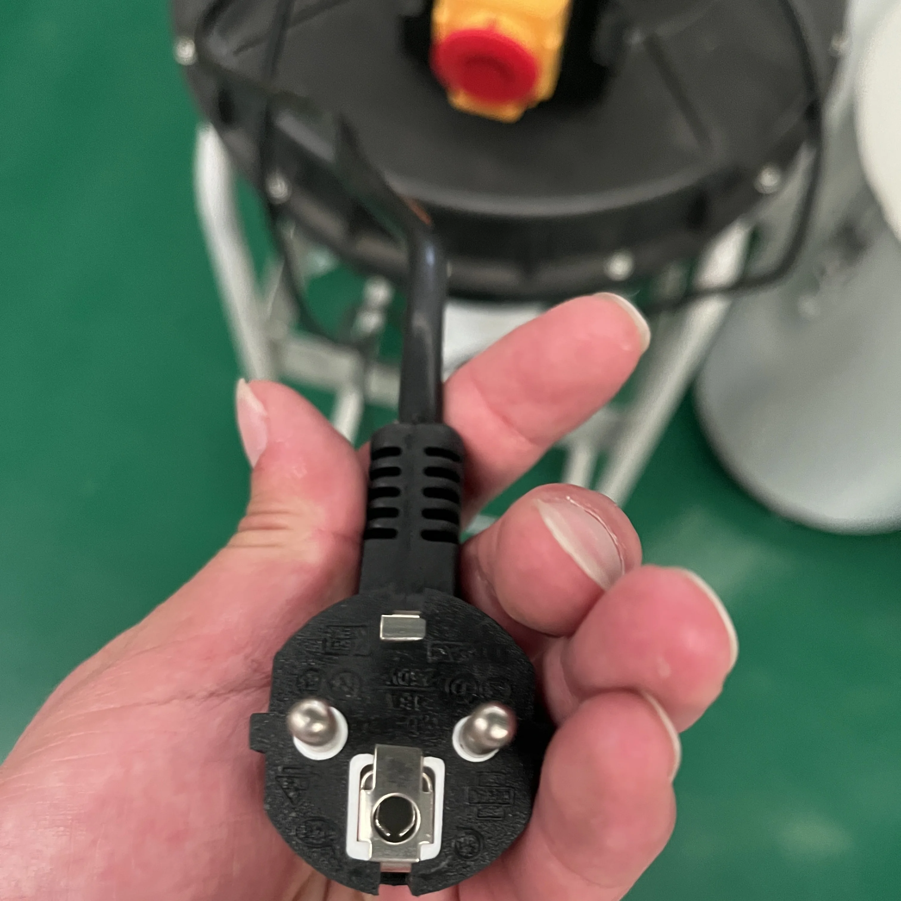 Collettore di polveri per macchine per la lavorazione del legno con componente motore essenziale