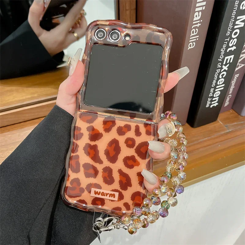 

INS Personality Advanced Leopard print Phone Case For Samsung Galaxy Z Flip 6 5 4 3 ZFlip4 Flip5 Flip6 5G Cover With Chain Cases