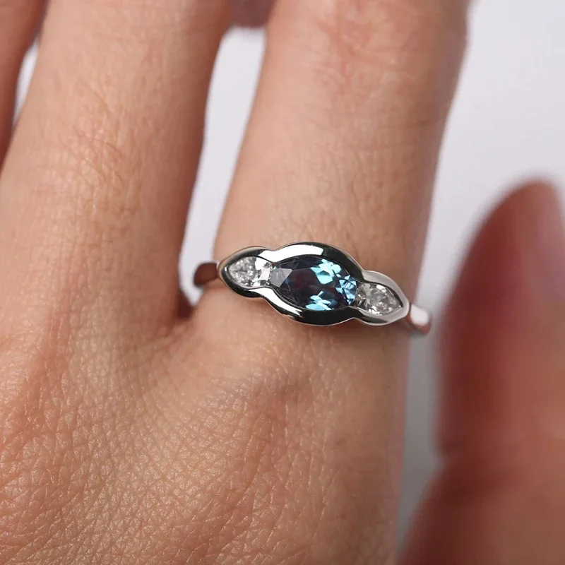 Huitan Trendy Edle Ringe mit Funkelnden Zirkonia Temperament Vielseitiger Schmuck Frauen Zarter Modeschmuck für Party