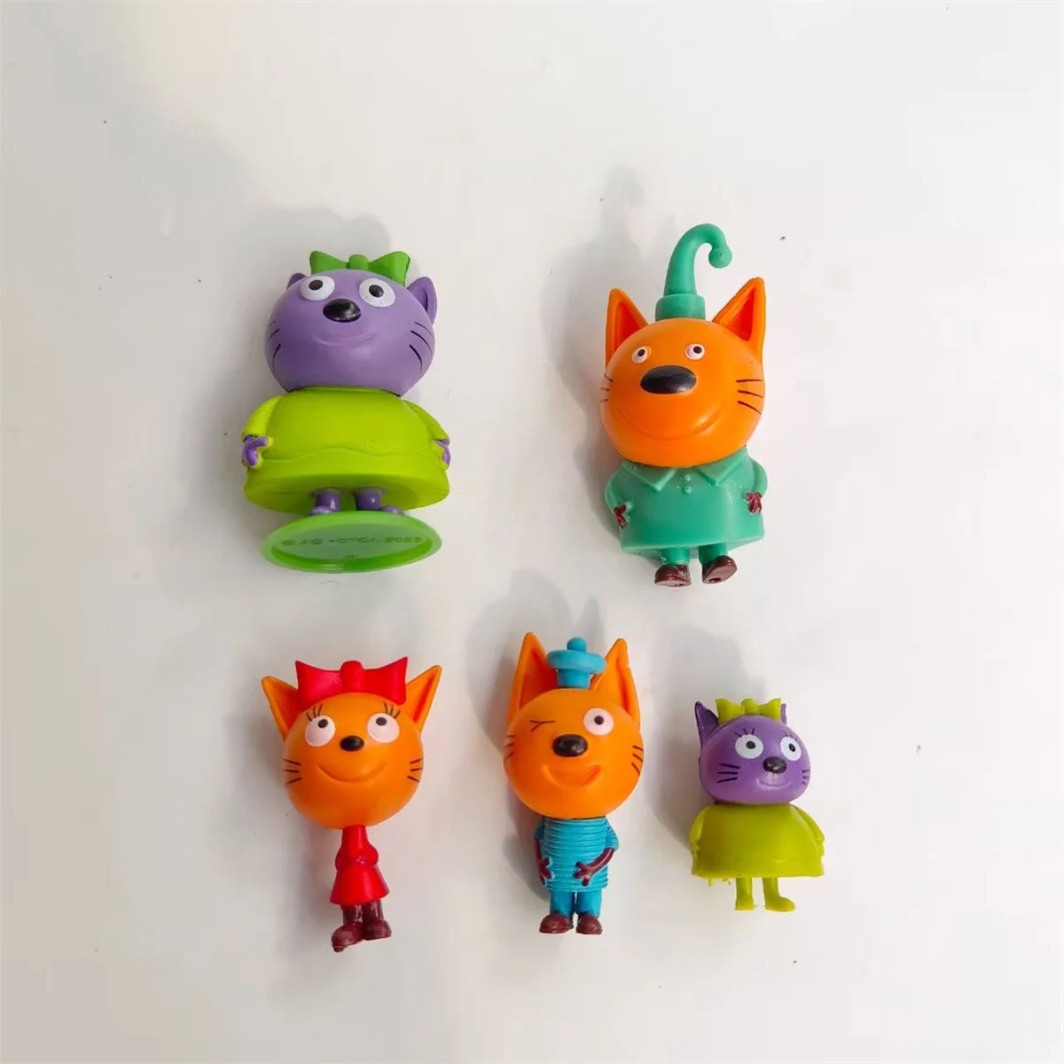 قطط أليفة لطيفة متعددة من نفس العائلة #1