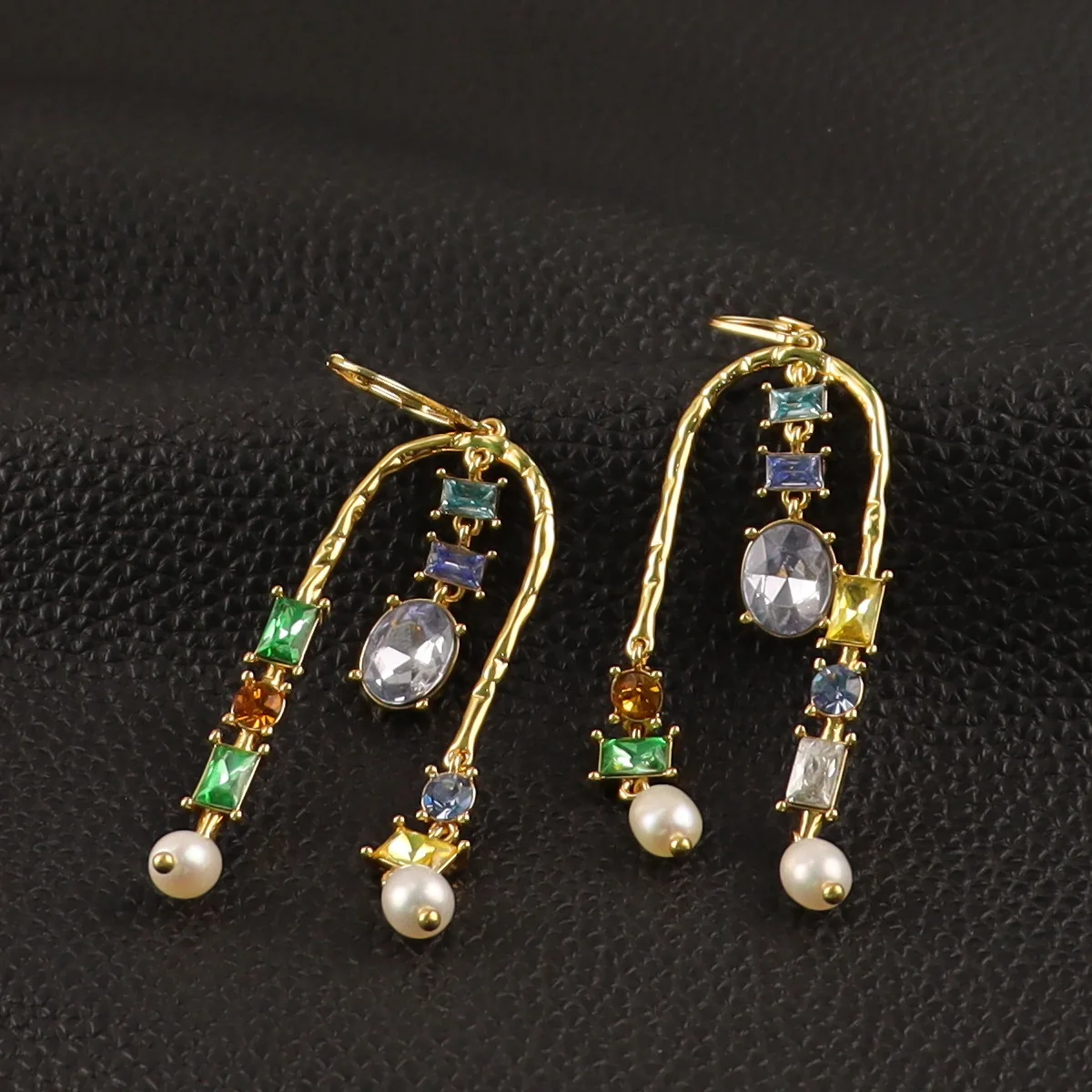 

Luxury Asymmetrical Zirconia Pearl Drop Earrings European Fashion Statement Earring for Women