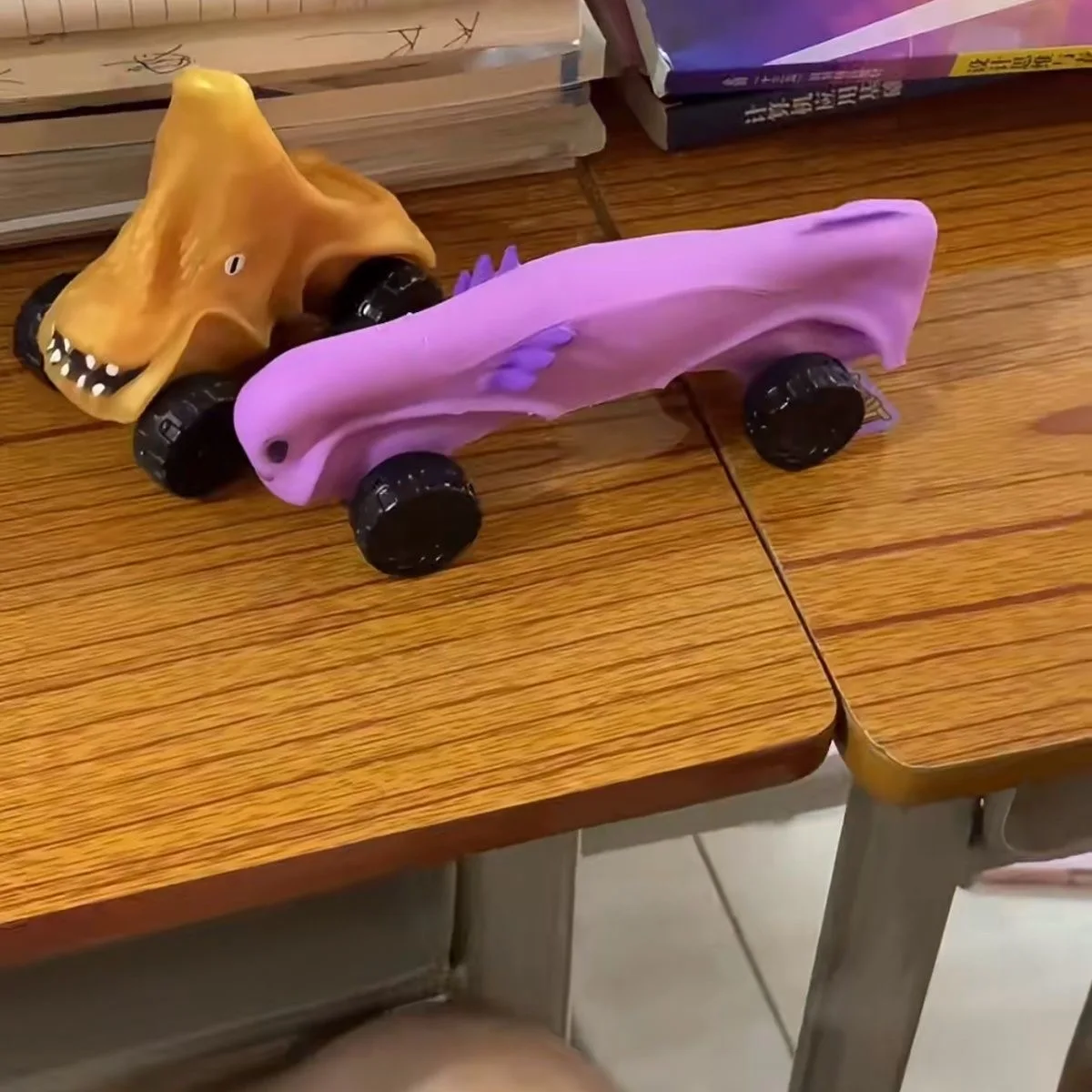 Mini giocattolo modello di auto, regalo educativo, antistress, giocattolo Squishy, che si alza lentamente, si stringe, si rilassa le mani, pizzica