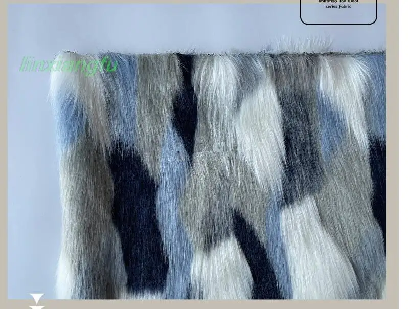 . New autumn and winter blue white fabric, block gradient irregular fox hair, jacquard color matching plush.