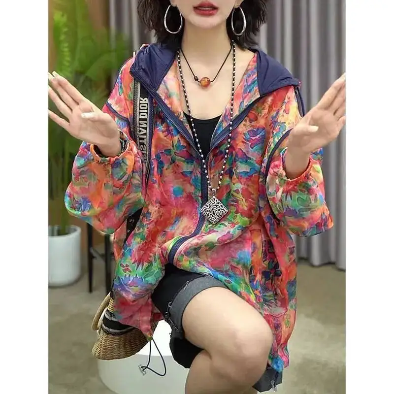 Abbigliamento di protezione solare stampato a fiori vintage Cappotto estivo da donna oversize ampio e traspirante Giacca con cappuccio con cerniera moda femminile