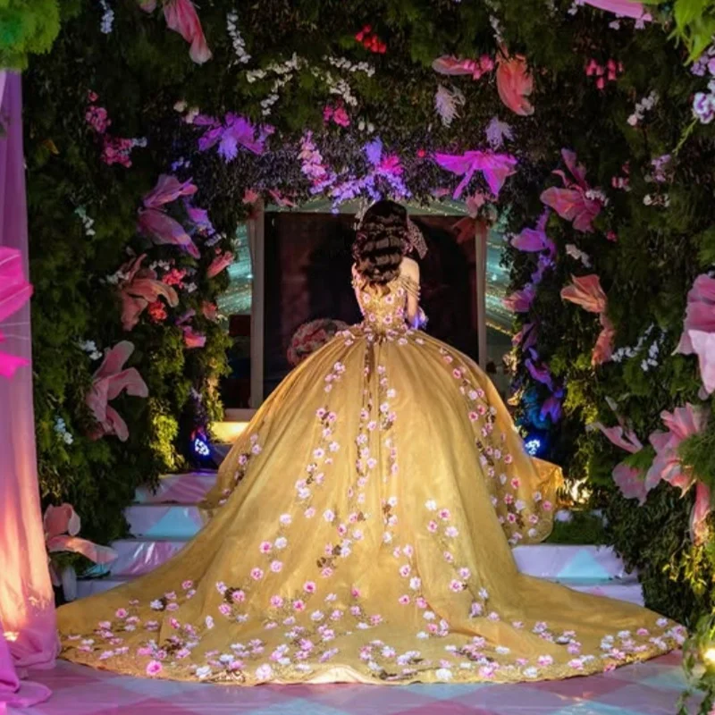 Vestido quinceanera dourado brilhante, renda, camadas de cristal, glitter, decalque, flor 3d, cauda longa, vestidos de 15 quinceanera ﻿ Personalizado