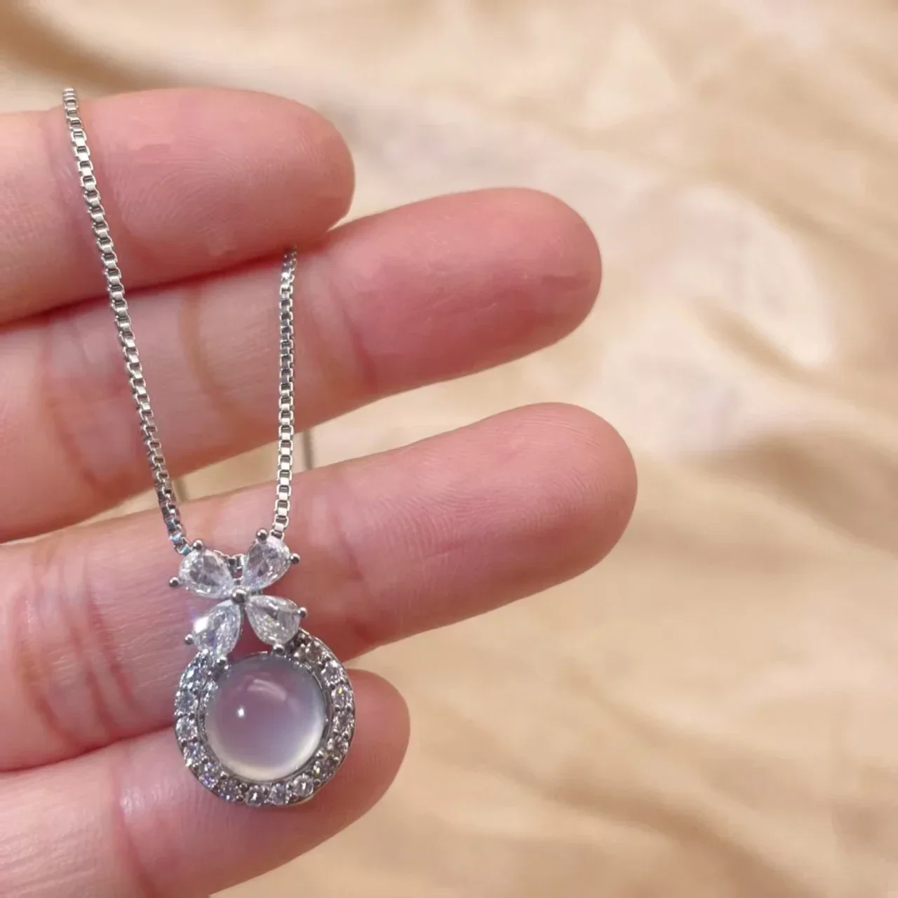 Summer New Product Ice Transparent White Jade Marrow Flower Runaway Princess Butterfly Knot Zircon Necklace Cute and Exquisite