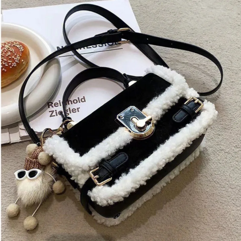 2024 New Design Lamb Wool Small Square Habdbag Versatile Commuting Plush Bags High-end Sense Handheld Shoulder Bag for Women