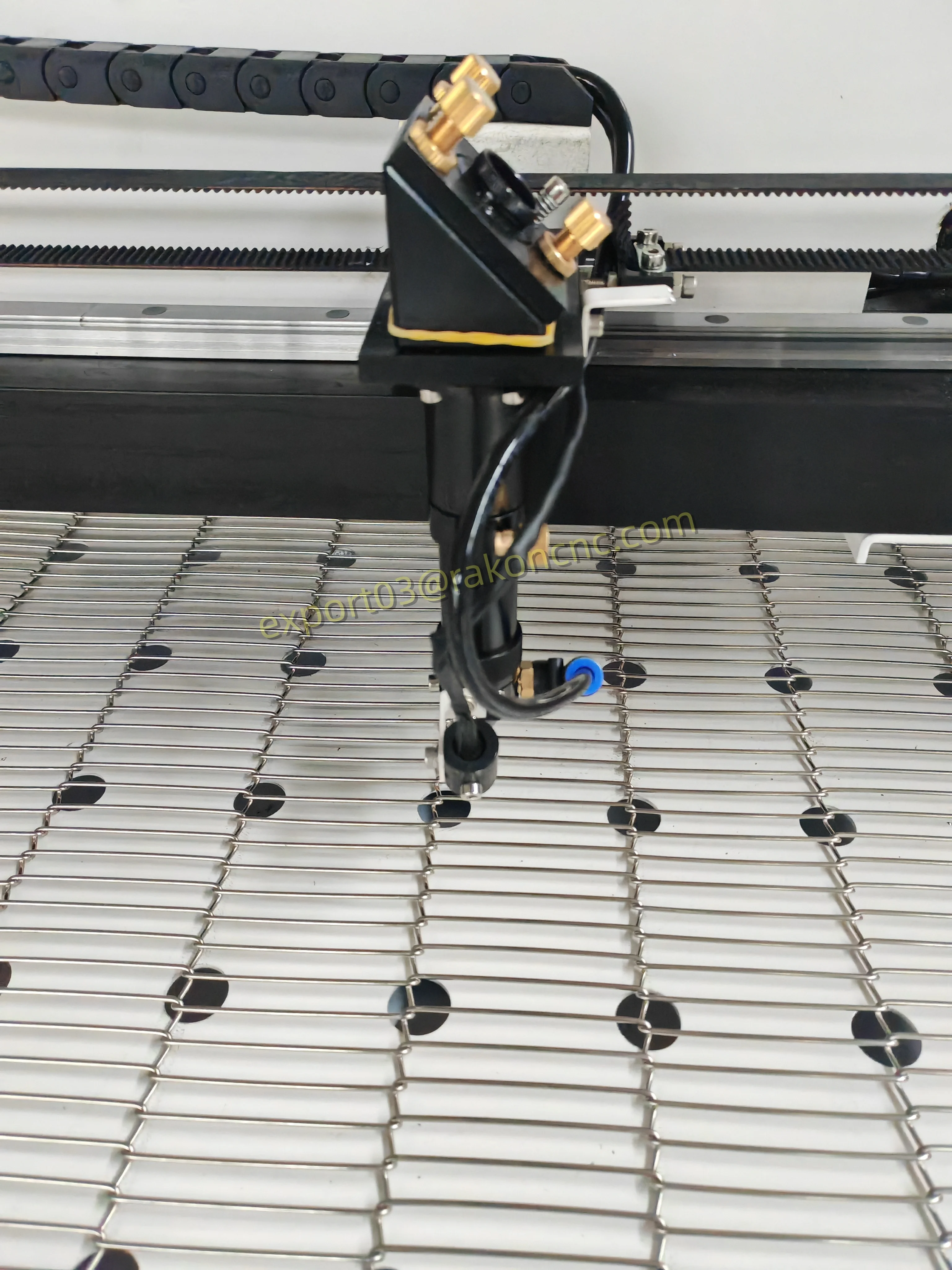 2000*3000mm 자동 공급 CNC 가죽 직물 청바지 레이저 조각 절단기