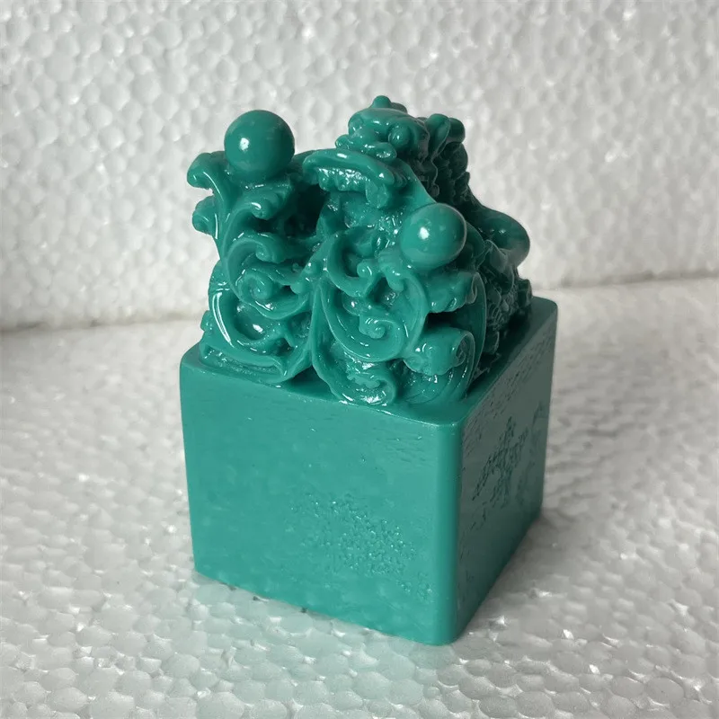 

Green Pine Stone Dragon Seal Carving Zodiac Dragon Resin Crafts Pendant Gift Mascot