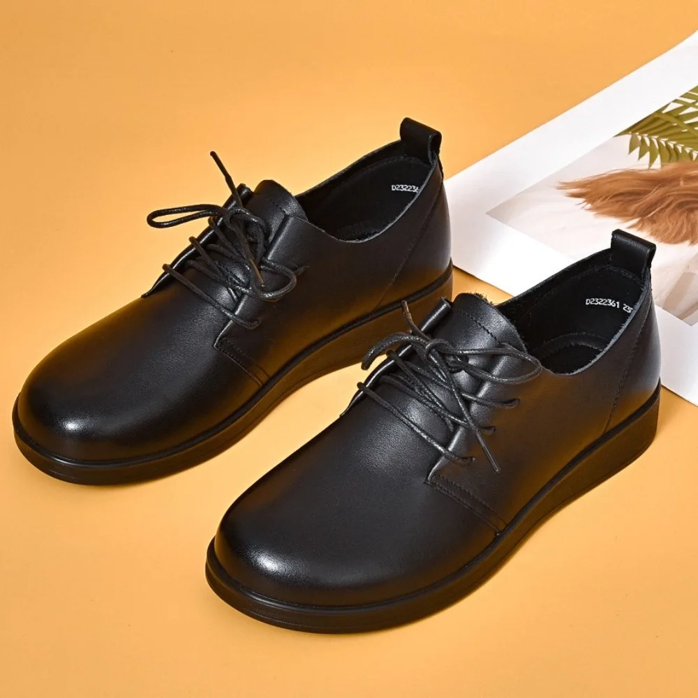 

Кожаные туфли на танкетке с круглой головкой. Женские весенние новые туфли-лодочки на низком каблуке со шнуровкой. Женские четырехсезонные туфли на плоском каблуке.