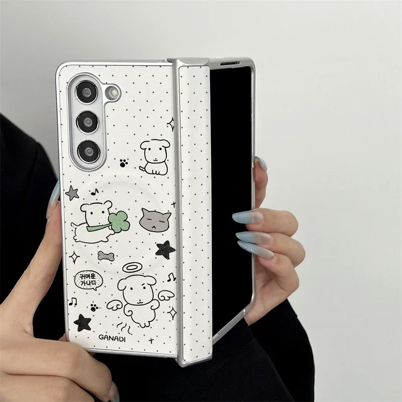 

Sweet Puppy Polka Dot Magnetic Phone case For Samsung Galaxy Z Fold 4 5 6 7 White Hard Shockproof Protective Cover Galaxy W26 5G