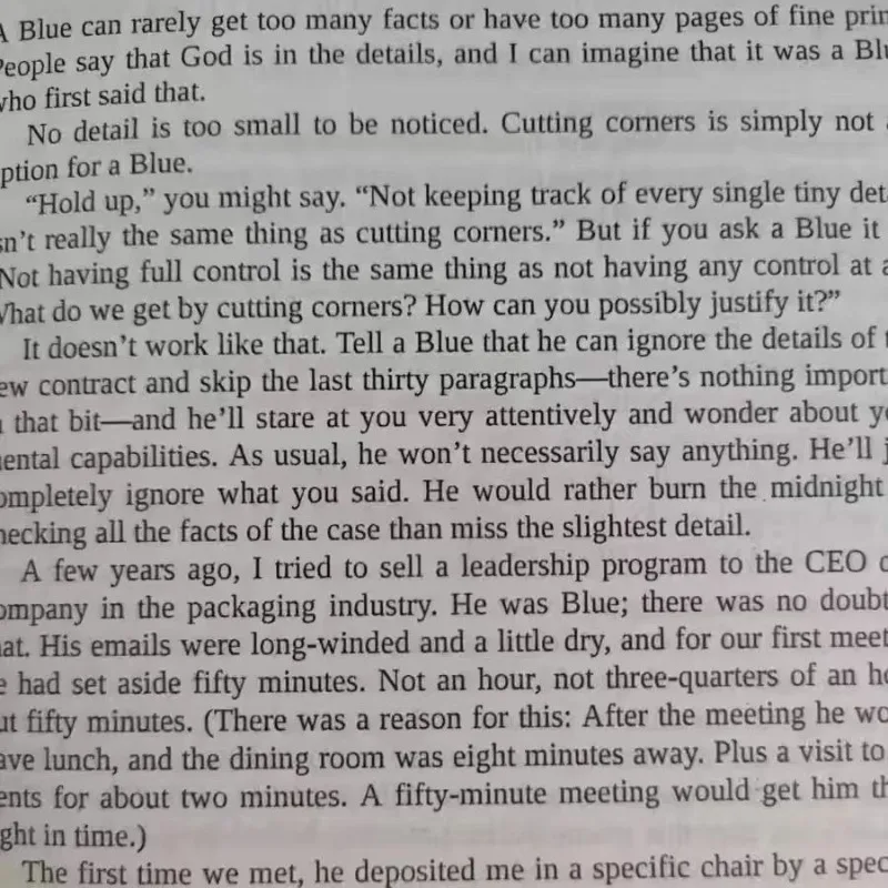 محاط بالبلهاء أنواع السلوك البشري الأربعة بقلم توماس إريكسون الكتاب الإنجليزي كتاب الرواية الأكثر مبيعا