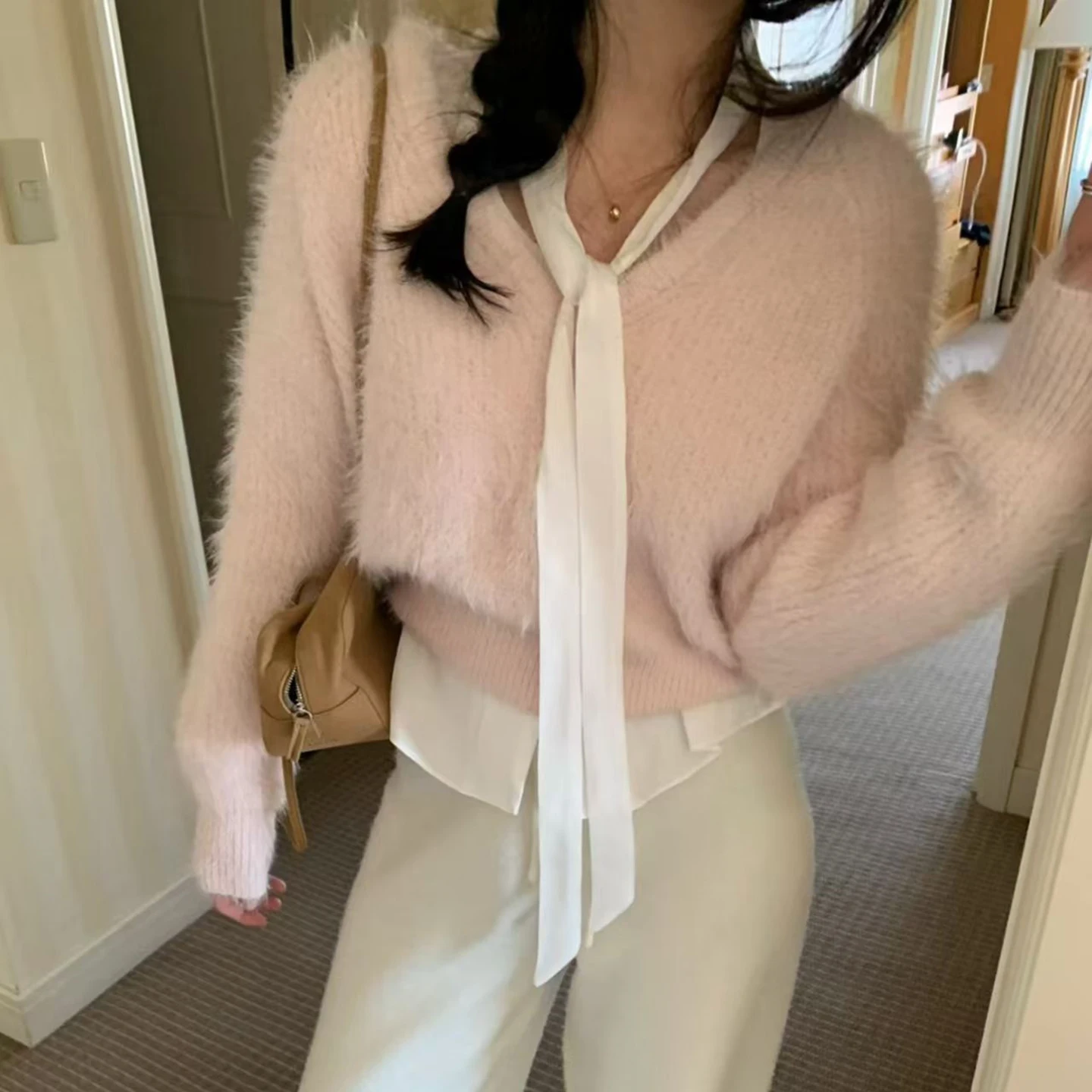 

Зима 2025: Новая женская вязаная кофта с мехом, V-образный вырез, мягкая, свободного кроя, повседневная, модная вязаная одежда