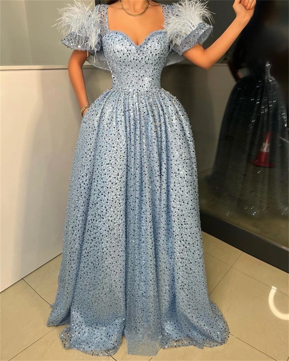 

Sky Blue Glitter Formal Prom Dresses A-Line V-Neck Feathers Pleats Cap Sleeves Evening Dress Pageant Princess Party Gowns 2023