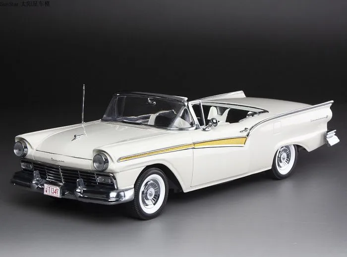 

SunStar 1:18 Fairlane 1957 Skyliner Alloy Fully Open Simulation Limited Edition Alloy Metal Static Car Model Toy Gift