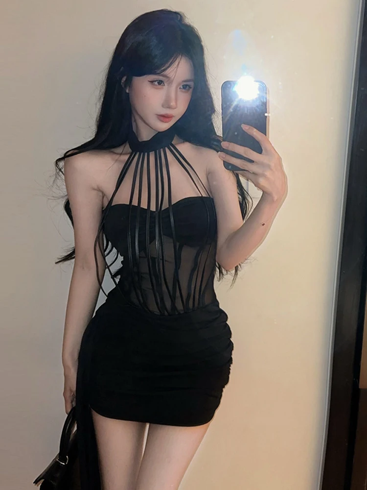 Foamlina 섹시한 홀터넥 민소매 드레스 여성용 패션 시어 메쉬 패치워크 스트랩 타이트 핏 주름 백리스 미니 파티 드레스