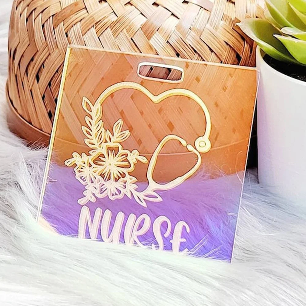 قطعة واحدة من سحر شارة الهوية المخصصة - اسم شخصي، منقوش بالليزر، تصميم ثلاثي الأبعاد، DIY، مثالي للممرضات، ملحقات الاستخدام اليومي