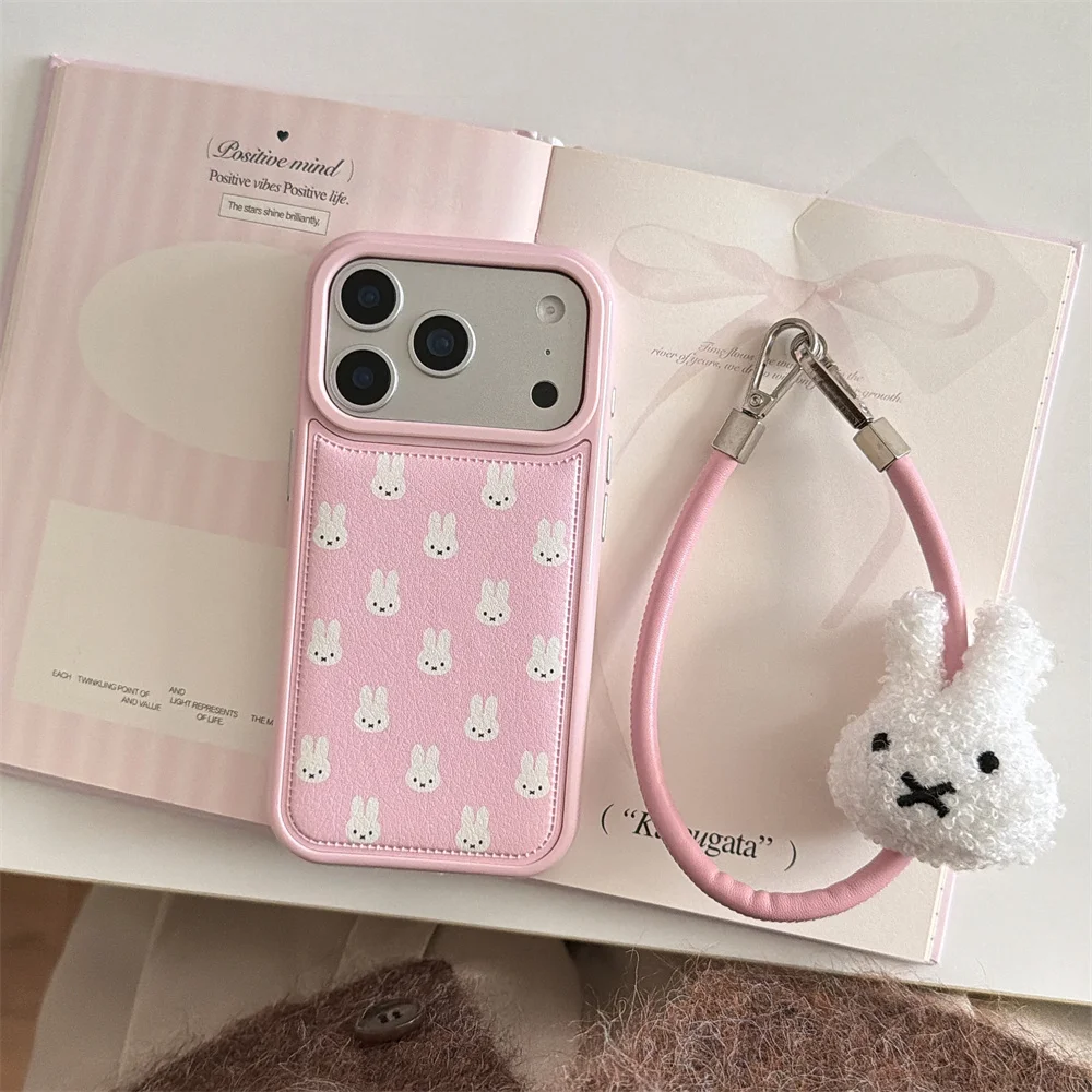 Casing HP Kulit Lucu Motif Kelinci Pink Gaya Korea untuk iPhone 13 14 15 16 Pro Max 17 dengan Tali Gantungan dan Liontin Kartun Fashion