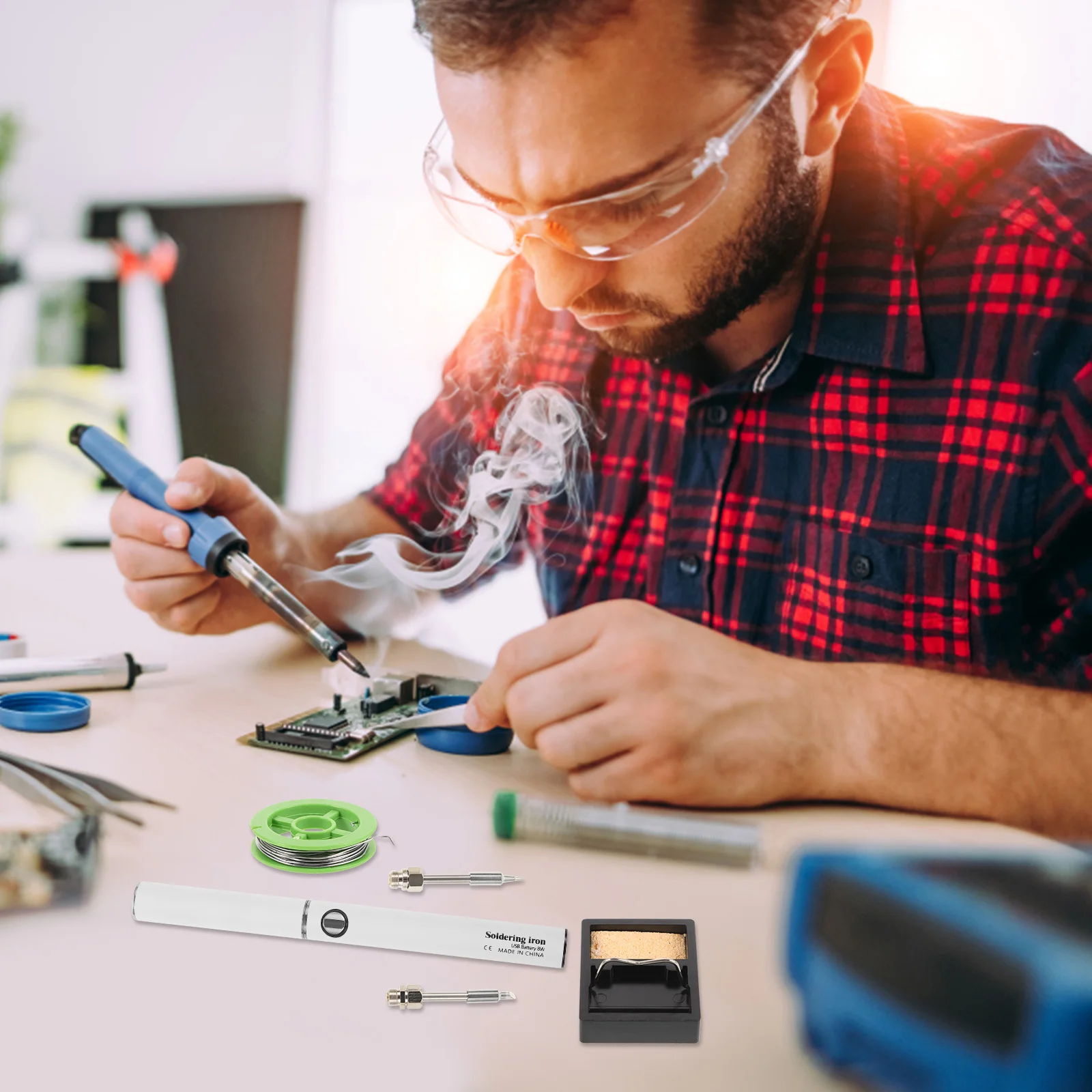 

Portable Cordless Soldering Iron Kit USB Charging 8W Power Output Multifunctional Tool for Professional Welding