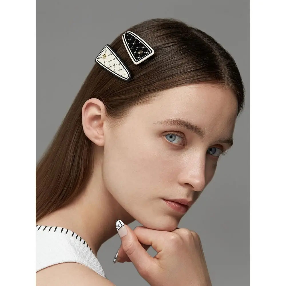 Enamel black and white contrasting diamond patterned small fragrant style fashionable clip with bangs edge clip hair clip