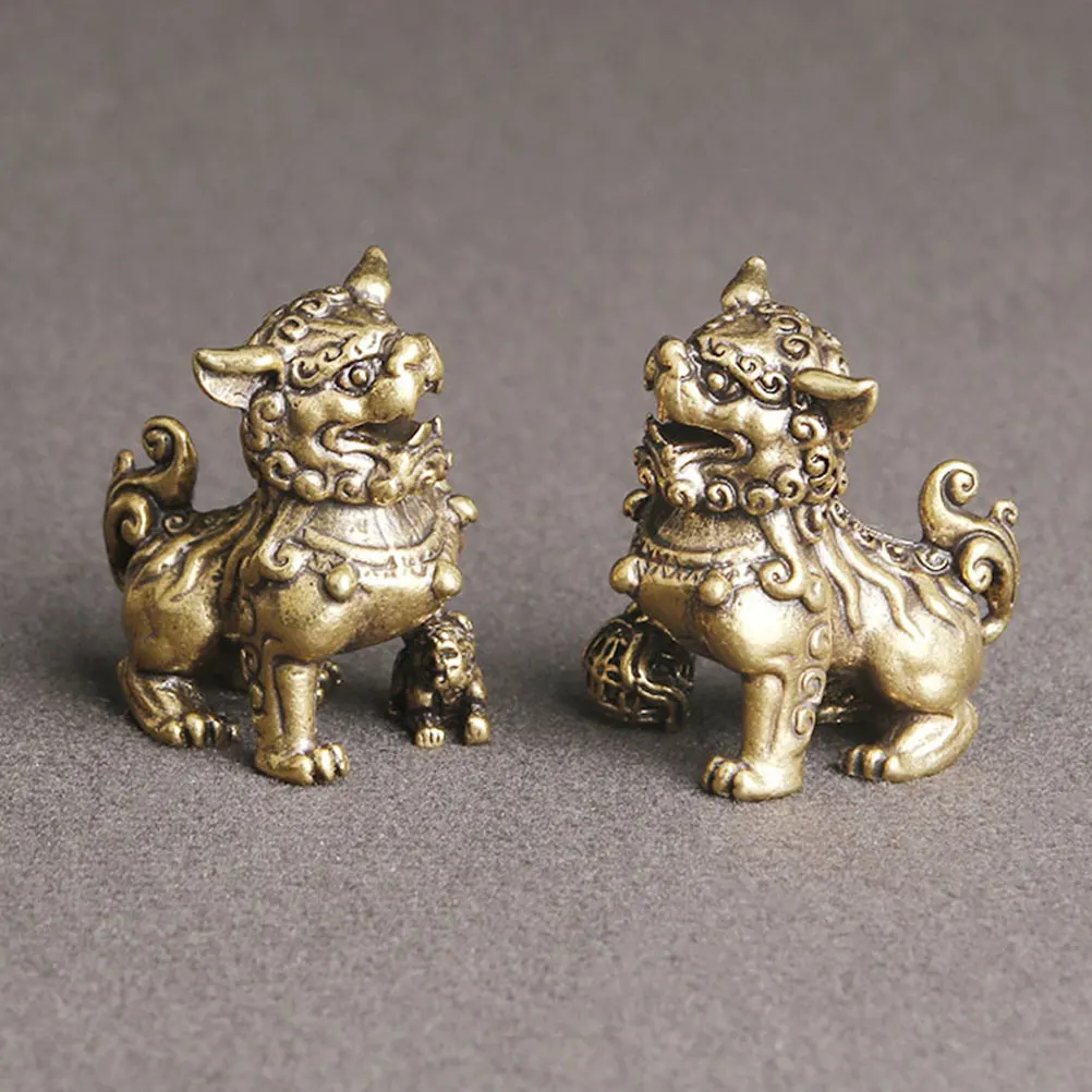 

2Pcs Vintage Brass Lion Statues Exquisite Animal Decor for Indoor Outdoor Use Desktop Car Ornament Retro Golden Metal Craft