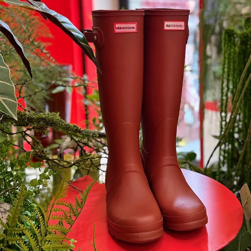 2026 New Fashion Rain Boots Women's Non-slip Wear-resistant Waterproof Shoes Wear High Boots.