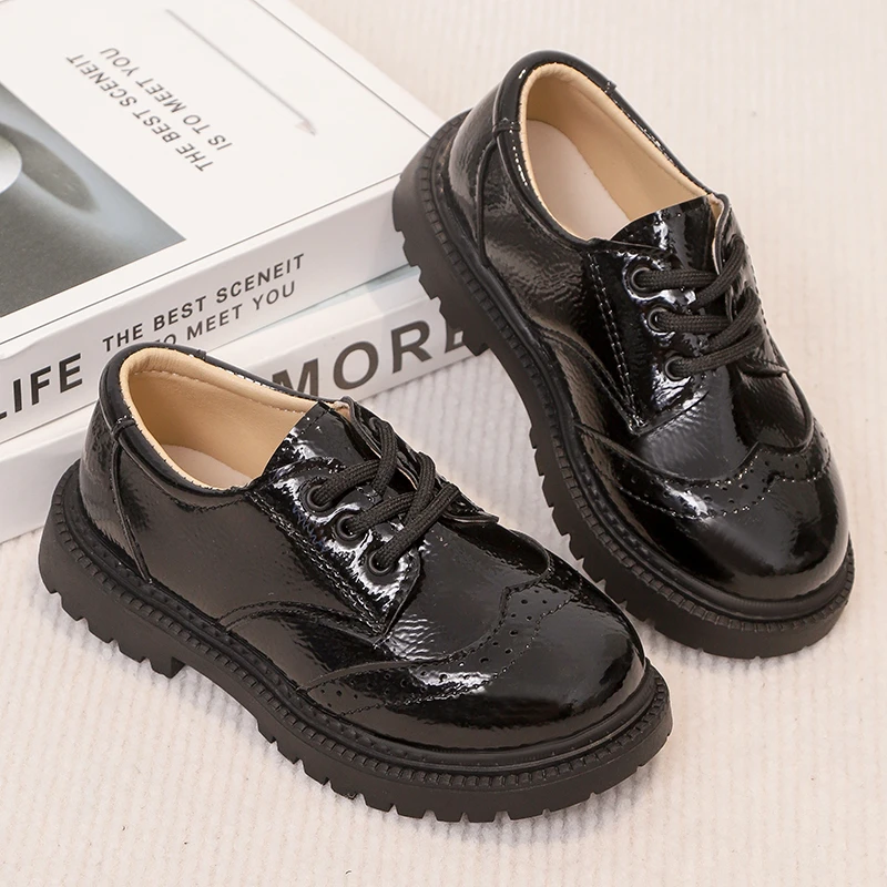Boys Shiny Patent Leather Shoes 2026 New Spring Kids School Uniform Black White Dress Shoes Soft Sole Classic Glossy Party Flats