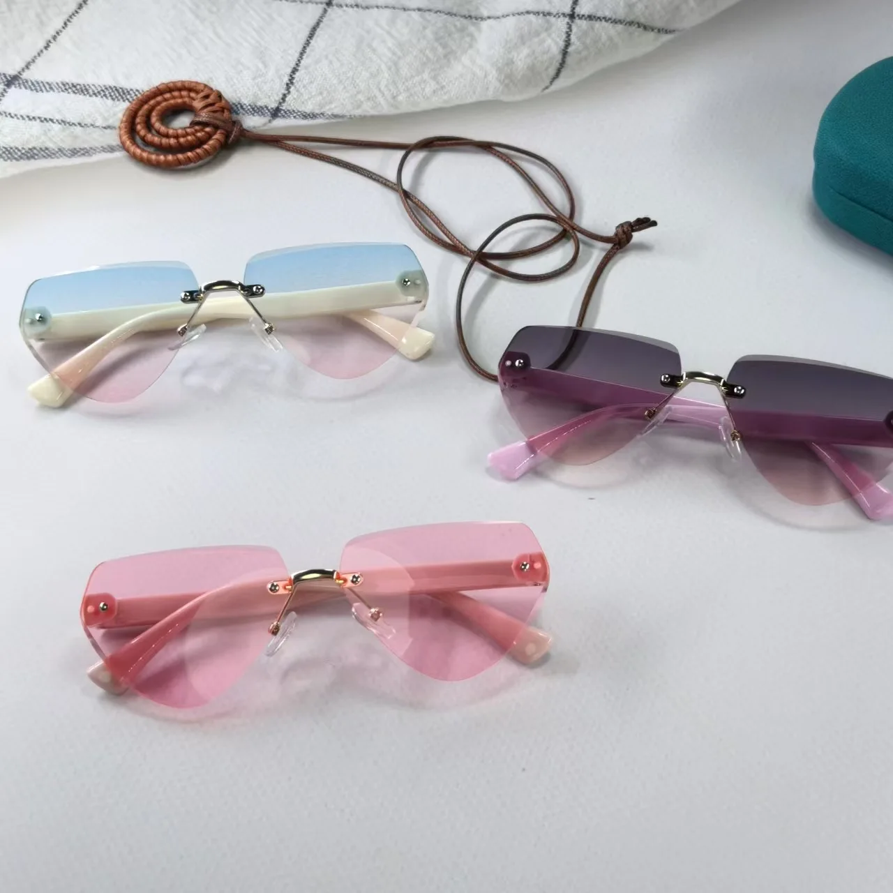 New Children's Sunglasses Fashion Frameless Irregular Personality Trend Dopamine Color Ocean Lens Cross 26016