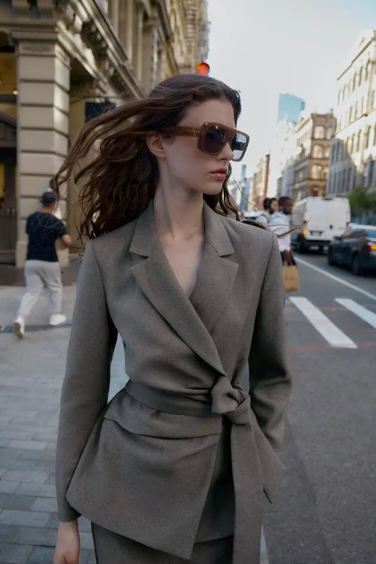 

BB6889 Autumn/Winter 25 New Luxury European and American Style Belt Shoulder Pads Belt Suit Coat 8985560