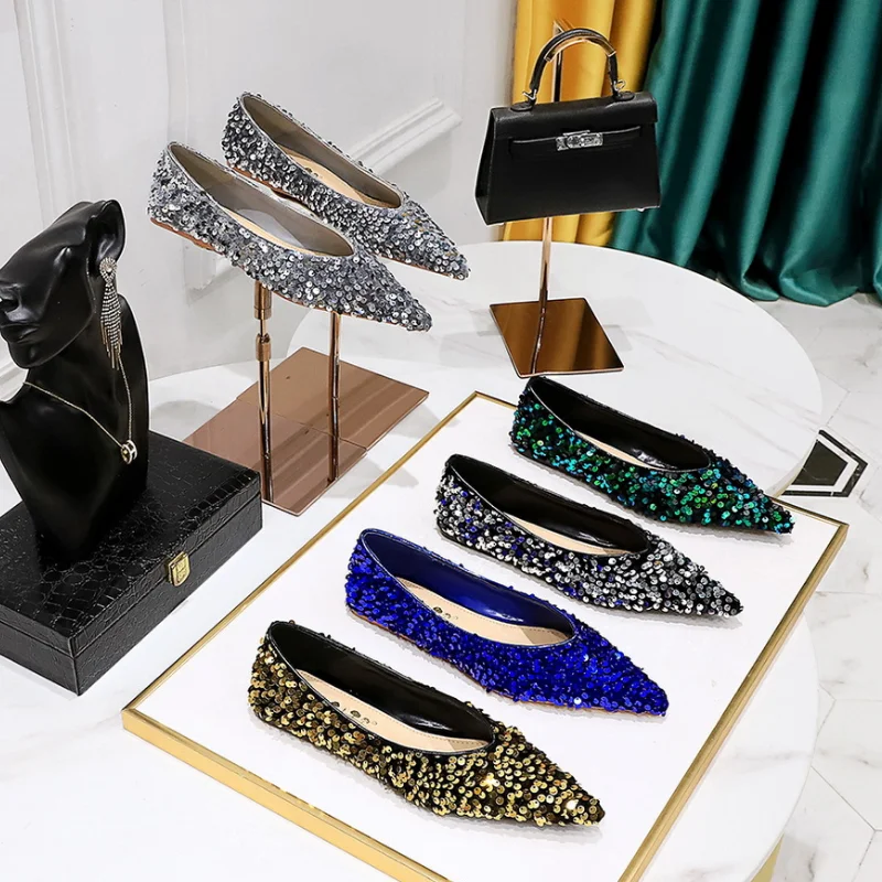 Scarpe basse a punta con glitter argento Scarpe basse da donna Slip on 2025 Primavera Autunno Scarpe basse con suola morbida Scarpe singole con paillettes lucide