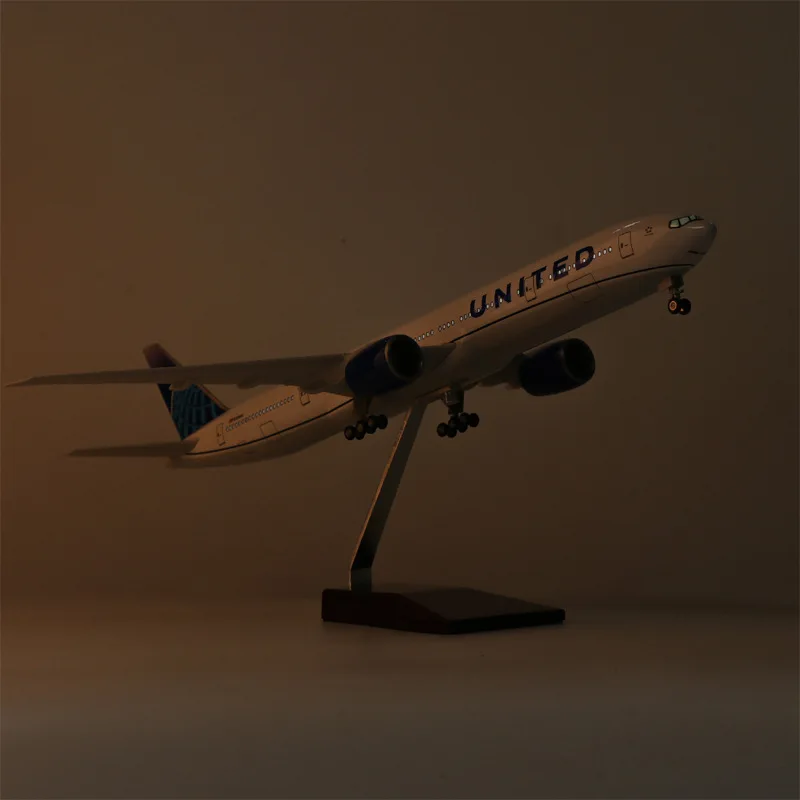 Diecast Resin 47CM 1:130 Scale Model B777 United Airlines Airplane Kids Toys With Light Collection Display Gift