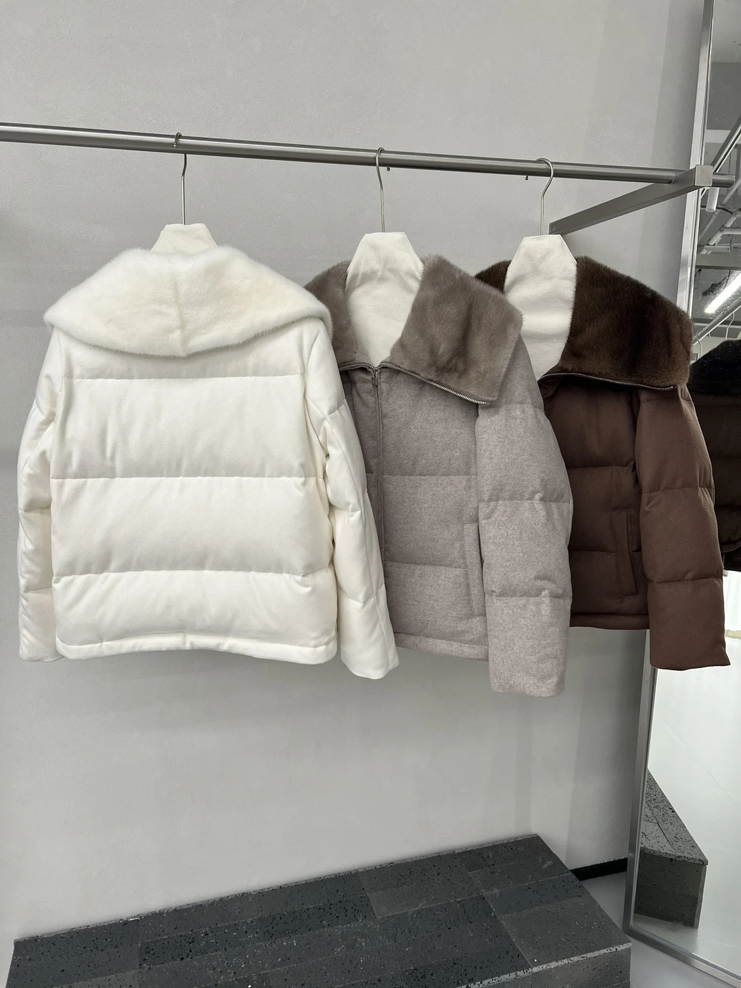 2025 겨울 신상 고품질 단색 니트 밍크 퍼 칼라 구스 다운 재킷 여성용, 숏 스타일, 따뜻함