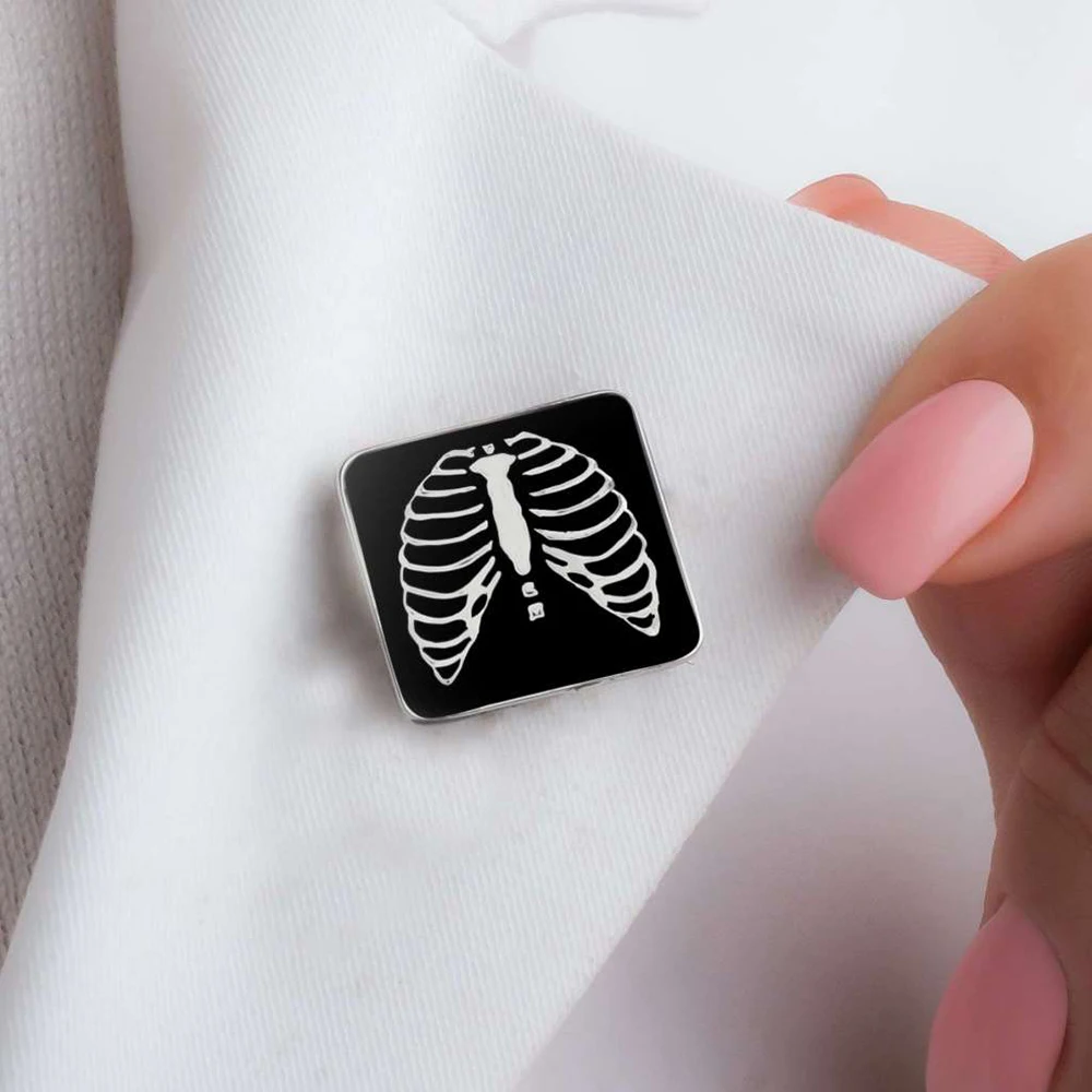 Hanreshe Medical Sternum Enamel Brooch Pins Radiologist Jewelry Accessories Skeleton Lapel Badge Gift for Doctors Nurses